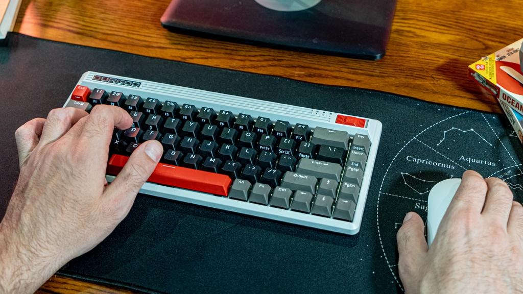 Durgod Fusion: a mechanical keyboard celebrating 80's design