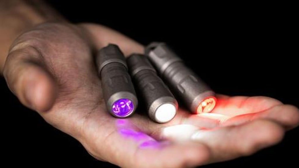HUNT MINI | The Rechargeable Multi-Function EDC Flashlight