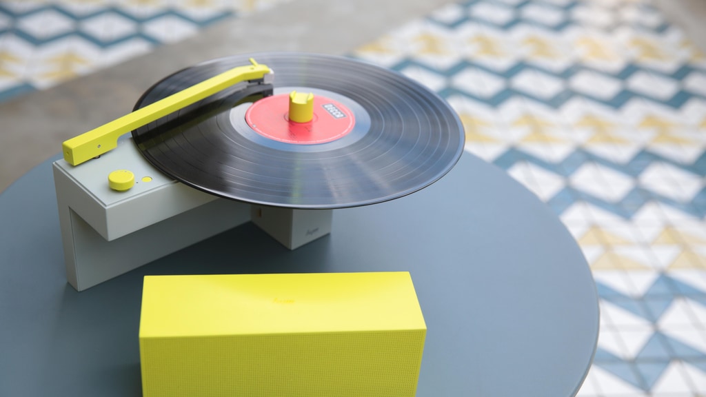 DUO: Turntable with a Detachable Bluetooth Speaker