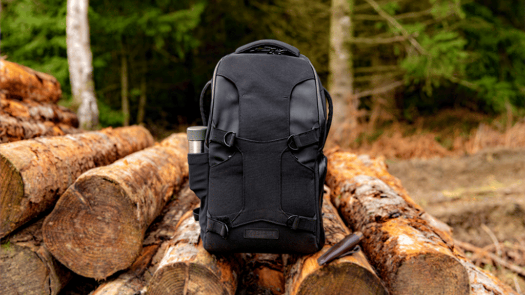 ESCAPE: Minimalist Bags for Pro Camera Gear