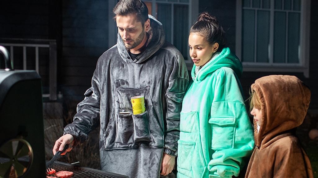 Huglee Sweatshirt Blanket - the RIGHT Way To Snuggle Up