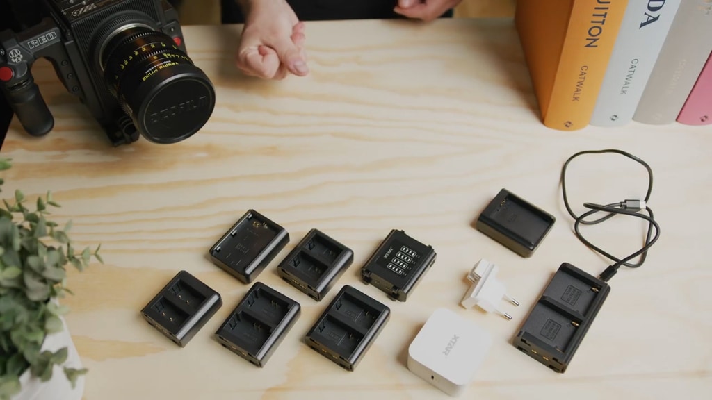 XTAR SN4: 7-in-1 Multiple Camera Battery Charger