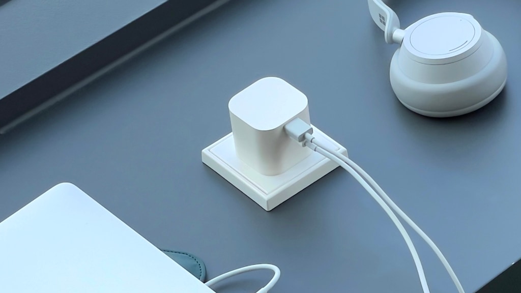 UC01: Universal Charger that works in over 190 countries