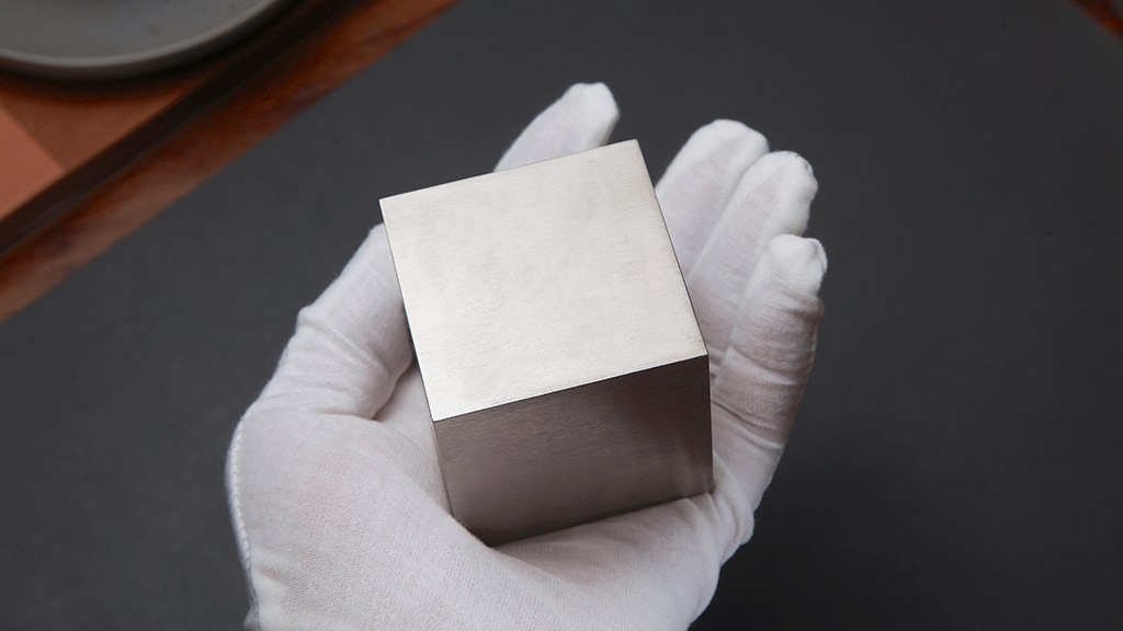 Museum Cube #3: Titanium KILO