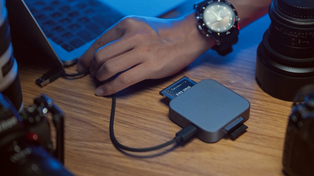 ANYOYO: A 4-Slot High-Speed Scalable Multi Flash Card Reader