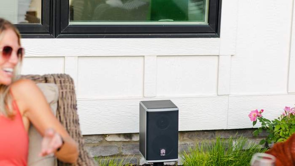 Lodge Solar Powered Speakers