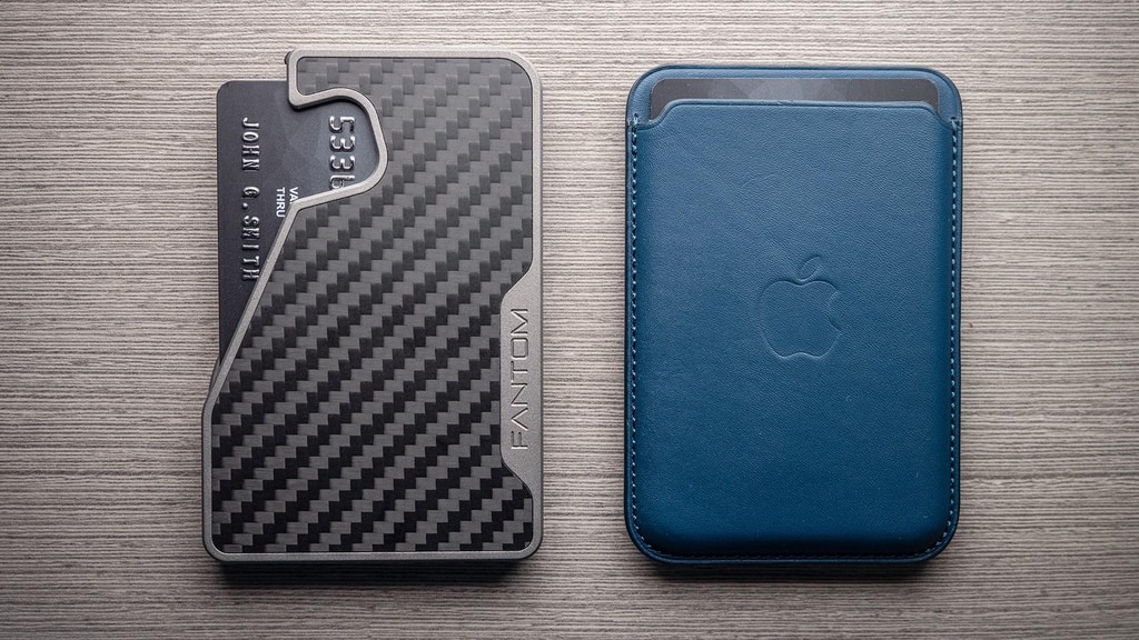Fantom C - The Apple iPhone MagSafe Card Fanning Wallet