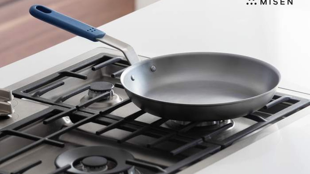 The Misen Carbon Steel Pan