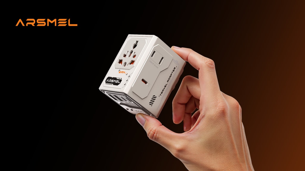 World’s Smallest 100W Travel Adapter with Voltage Indicator